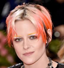 The actress turned heads as she the style is in stark contrast to kristen's usual long, brunette hair and it took a while for some of her fans to clock who it was. Kristen Stewart S Best Short Hair Looks Short Hairstyle Ideas Allure
