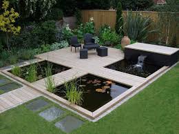 Ikan itu sendiri memang dapat dipelihara di rumah dengan cara ditempatkan di aquarium atau di kolam ikan minimalis kecil yang dibuat di halaman rumah atau juga teras depan rumah. Inspirasi Eksterior Kolam Ikan Yang Indah Bagi Rumah Anda Rumah Dan Gaya Hidup Rumah Com