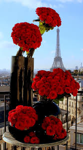 Valentine S Day Must Have Jeff Leatham S Bouquet At The Four Seasons George V Paris Beautiful Paris Eiffel Tower Red Roses