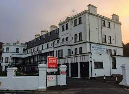 Vergleiche hotelpreise und suche günstige hotels und hotelschnäppchen mit der swoodoo hotelsuchmaschine. Patrick Comerford The Bray Head Hotel Part Of The Story Of Bray Now Faces An Uncertain Future