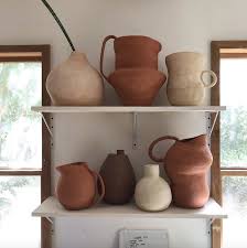 Comment Fabriquer Un Vase Graphique Sans Tour De Potier Poterie Vintage Idees De Poterie Ceramique Faite A La Main