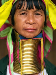 Wearing Rings To Have A Giraffe S Neck In Thailand Thailand Glam World Cultures Women Scarification
