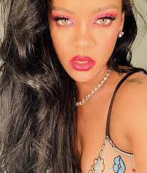Pin By Marija Rukavina On Riri Rihanna Hairstyles Rihanna Makeup Rihanna