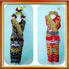 Pakaian yang lazim dilihat pada orang ulu menggunakan pelbagai corak dan motif, dan menggunakan kain tenunan tangan, kain kulit pokok, bulu ayam dan manik. Discounts And Promotions From Borneobajik Traditional Shopee Malaysia