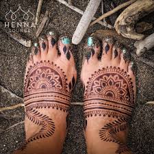 This Jagua Henna Stain Is Nuts And The Beach We Went To Yesterday Was Wild And Completely Deserted And Covered With The Most Be Henna Stain Henna Henna Tattoo