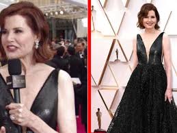 1497 geena davis pictures from 2020. 64 Year Old Geena Davis Rocks The Oscars In Stunning Plunging Gown