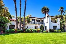 A Classic Spanish Style House In Beverly Hills Spanish Style Homes Beverly Hills Houses Spanish Style