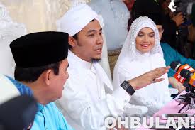 Mohd syamsul bin mohd yusof (born 21 may 1984) is a malaysian film director, actor and singer. Syamsul Yusof Mahu 10 Anak Dengan Puteri Sarah