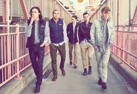 The Typical Cool Guys Together Pose Very Action Hero Friend Poses Best Friend Photography Friend Photoshoot