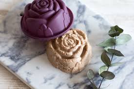 Depuis Que J Ai Decouvert Les Soins Home Made Il N Y A Pas Un Week End Qui Passe Sans Que J Effectu Shampoing Fait Maison Recette Shampoing Solide Fait Maison