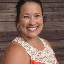 Lorina Smith's Instagram, Twitter & Facebook