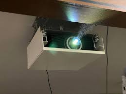 Morgen möchte ich endlich meinen beamer an der decke montieren. Welche Profi Beamer Fur Grosse Projektionen In 4k Welcher 4k Laser Projektor Ist Lichtstark