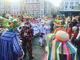 Carnaval De Bayonne Un Rayon De Soleil A Rejoint La Fete Mamanveille Bayonne Carnaval Kids Paysbasque Igerspaysbasq Carnaval Bayonne Pays Basque
