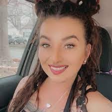 Samantha Lavalley's Instagram, Twitter & Facebook