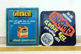 読めない文字大好き委員会仮 kitsch design retro colorful antique advertising キッチュ デザイン ダサかわ レトロ ブリキ アンティーク ポップ packaging design design motor oil