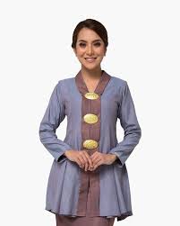 Kebaya identik dengan bawahan kain jarik tradisional. 30 Model Kebaya Kartini Modern Brokat Hijab Bordir
