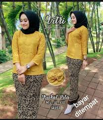 Kamu bisa temukan 10 rekomendasi lagu perpisahan smp yang ngena dan pas banget di bacaterus! Kebaya Trend Lazada Id