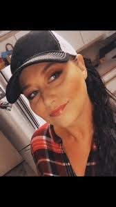 Holly Greenwell's Instagram, Twitter & Facebook