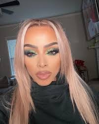 Lauren Sinclair's Instagram, Twitter & Facebook