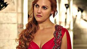 Fırtanalı bir ilişki yaşadığı can ateş'ten hamile kaldıktan sonra terk edilen meryem uzerli'nin bir kızı dünyaya geldi. Meryem Uzerli Muhtesem Yuzyil Oncesine Goturdu Haber Kibris