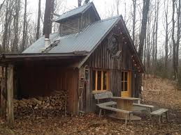 Shack Living In The Woods La Pause Sylvestre 2 Vegetarian Sugar Shack La Pause Sylvestre Offers Sugar Shack Sugar Shack Plans Shack Ideas