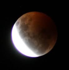 El eclipse parcial lunar es visible en áfrica, la mayor parte de europa, una gran parte de asia, la la luna estará en perfecta alineación con el sol y la tierra el martes, con el satélite en el lado opuesto. Eclipse Lunar Parcial Universitam