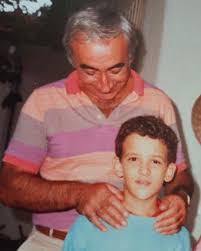 Ali sen'in oglu, bazi rolleriyle gercekten cok gulduren, cok basarili ünlü olmadığı dönemlerde çekilen bazı filmlerde de seslendirmeci olarak görev almış. Murat Evgin Cocuklugumdan Sener Sen Agabey Ile Bir Ani Magazin Haberleri Fiskos Haberleri