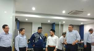 .لاننا نعمل جاهدين لارضاء متابعينا ومحبي موقعنا ميكساوى الذى نسعى لان يكون الموقع الاول والافضل فى مجال عرض البث المباشر للقنوات الفضائية الجديدة ، لذلك حرصا منا على تحسين الخدمة سوف نقدم لكم اليوم قناة ام بى سى 3 بدقة ممتازة وبجودات مختلفة منها. Seragam Bank Mandiri Terbaru