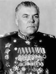 Родиона яковлевича малиновского особо отличали выдержка и спокойствие в самых сложных условиях, мужество, сильная воля и высокие организаторские качества. Nashli Dnevnik Marshala Malinovskogo S Analizom Prichin Porazhenij V Nachale Vov Centralnyj Evrejskij Resurs Sem40