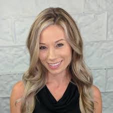 Kerri Morton's Instagram, Twitter & Facebook