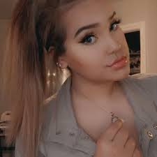 If yall wanna watch me play 🎮🤏🏼 My twitch is