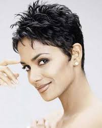 Most women in this period become only more beautiful, but the beauty of the need to emphasize the right. Short Haircuts For Black Women Over 40