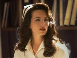 Josh hartnett, kate beckinsale and ben affleck gather together on the flight deck of the aircraft carrier uss john c. Kate Beckinsale Talks About Michael Bay S Body Shaming