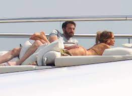 Jennifer lopez and ben affleck yacht photos draw parallels to 2002 romance. Zeq5qjroql9gem