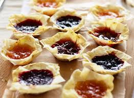 Another holiday favorite, these cranberry brie phyllo cups are always a hit! Recipe Jam Tarts With Filo Pastry