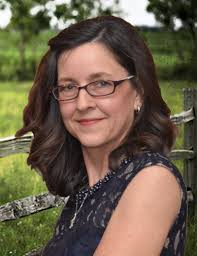 Kim Gillard's Instagram, Twitter & Facebook