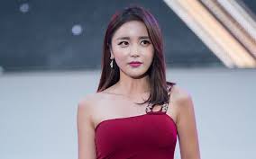 This biography profiles her childhood, family, personal life, career, achievements and some interesting facts. What Korean Netizens Are Saying About Hong Jin Young S Plagiarism Apology Allkpop