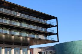 Les Docks Entrepot Seegmuller Strasbourg Une Superstructure Metallique Permet D Embarquer 67 Appartements A Bord Du Vieil E Architecture Architecte Immeuble