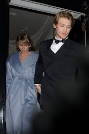 Taylor swift's bodyguard looks just like her ex tom hiddleston. Taylor Swift And Joe Alwyn Relationship Timeline Popsugar Celebrity