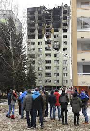 Demolácia bytovky sa začína, na ceste je český špeciál, ľudia poslali poškodeným už dva milióny. Spovede Ä¾udi Z Presovskej Bytovky Vydeseny Telefonat Marekovej Zeny Potom Uz Len Praskal Ohen Topky Sk