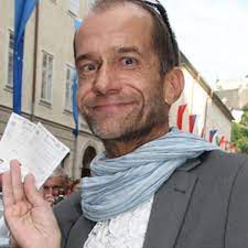 In seiner kommenden autobiografie ich mach dann mal weiter, die. Lindenstrasse Chef Geissendorfer Enthullt Ja Georg Uecker Ist Krank Stars