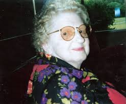 Hattie Adelia Loomis Stoughtenger (1917-2002): homenaje de Find a Grave