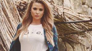 لهون وبس الموسم 1 الحلقة 6 باميلا الكيك. Ø¨Ø§Ù…ÙŠÙ„Ø§ Ø§Ù„ÙƒÙŠÙƒ ØªÙ†Ø´Ø± ØµÙˆØ±Ø© Ø´Ù‚ÙŠÙ‚ØªÙ‡Ø§ Ø¹Ù„Ù‰ Ø§Ù†Ø³ØªØºØ±Ø§Ù… Ù‡Ù„ ØªØ´Ø¨Ù‡Ù‡Ø§