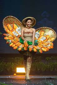 Thực ra là chỉ còn 300 nghìn thôi. H Hen Nie Gáº·p Sá»± Cá»' Sat Giá» Diá»…n Trang Phá»¥c Banh Mi Ngoi Sao