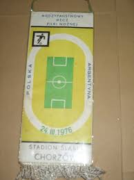 Niezwyciężony potencjał człowieka i maszyny. Polska Argentyna Stadion Slaski 1976 Proporczyk 8792243525 Oficjalne Archiwum Allegro
