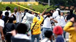 Image result for TAWURAN PELAJAR