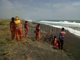 05:23 pantai jetis, pemecah ombak baru pantai jetis, pengaman muara sungai kali ijo, tempat desa jetis, kecamatan nusawungu. Satu Korban Hilang Di Pantai Jetis Ditemukan Tribun Jogja