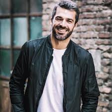 Instagram di cristina marino, compagna di luca argentero come abbiamo detto cristina è una modella, un'attrice e un' influencer. Luca Argentero Le Femministe Rovinano Il Romanticismo E Sui Social Scoppia La Bufera