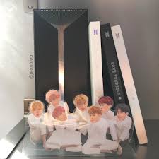 ˏˋ 𝙩𝙮𝙥𝙞𝙣𝙜 ˎˊ Love Yourself Album Army Room Army