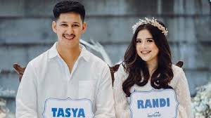 View latest posts and stories by @tasyakamila tasya kamila in instagram. Siapa Randy Bachtiar Suami Tasya Kamila Sakit Kanker Getah Bening Kerja Di Mcdermott Tribun Batam